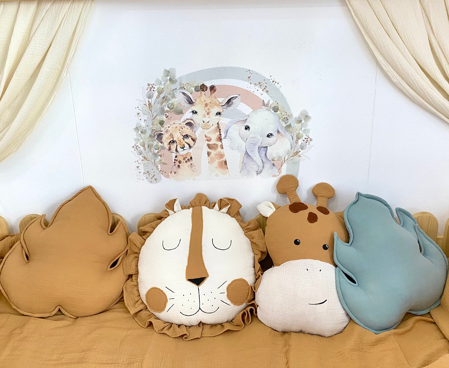 Kids Decorative Lion Pillow, Kids Room Decor Cushion Giraffe